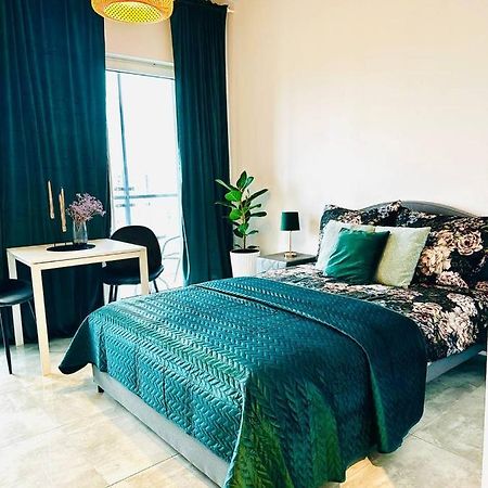 Uroczy Apartament Blisko Centrum Warszawy Lägenhet Warszawa Exteriör bild