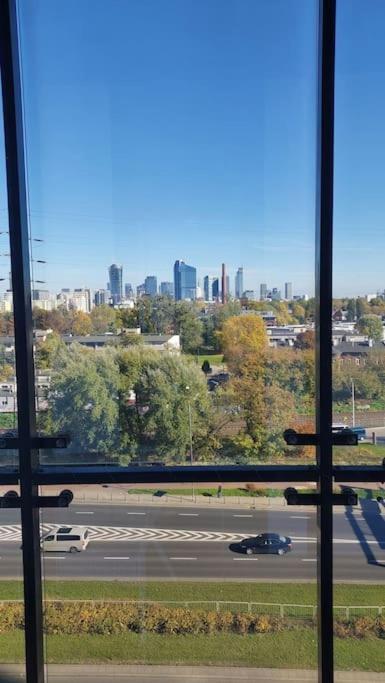 Uroczy Apartament Blisko Centrum Warszawy Lägenhet Warszawa Exteriör bild